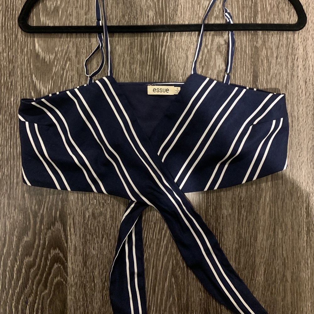 Essue tie top